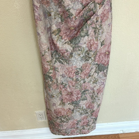 Adrianna Papell Rose Gold Matelasse Gown size 12 - Picture 4 of 7